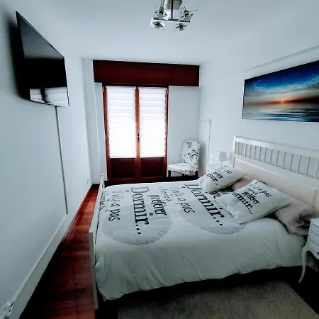 Piso Turistico Con Opcion A Garaje * مونداكا